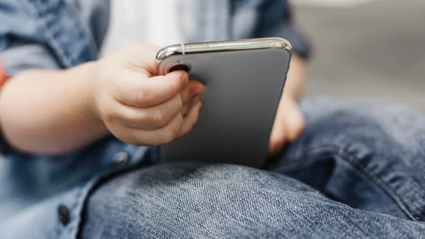 Uso del celular en colegios públicos de Bogotá será regulado: así funcionará la medida Uso del celular en colegios públicos de Bogotá será regulado: así funcionará la medida