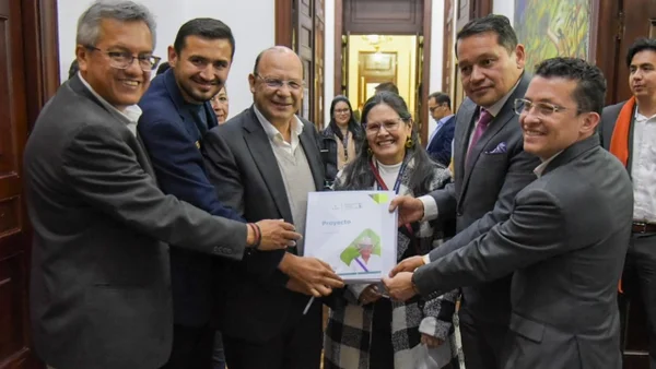 Gobierno saliente radicó el presupuesto general de la Nación para 2027: expertos cuestionan Gobierno saliente radicó el presupuesto general de la Nación para 2027: expertos cuestionan