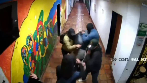 Video revela el momento del brutal ataque con arma blanca a estudiante en la Universidad Nacional