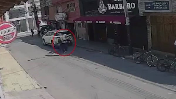 Video | Hombre que hurtó una cadena de oro fue atrapado y golpeado por la comunidad en Bogotá