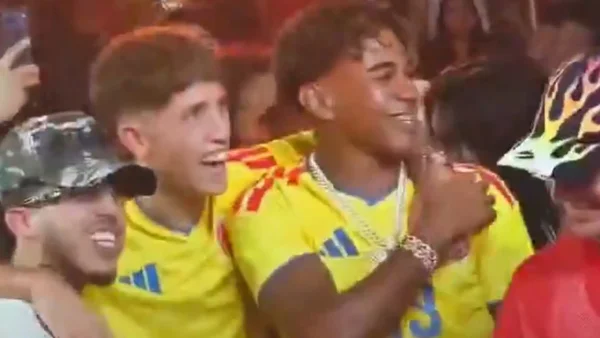 Para su colección: Lamine Yamal recibió camiseta de un equipo del FPC