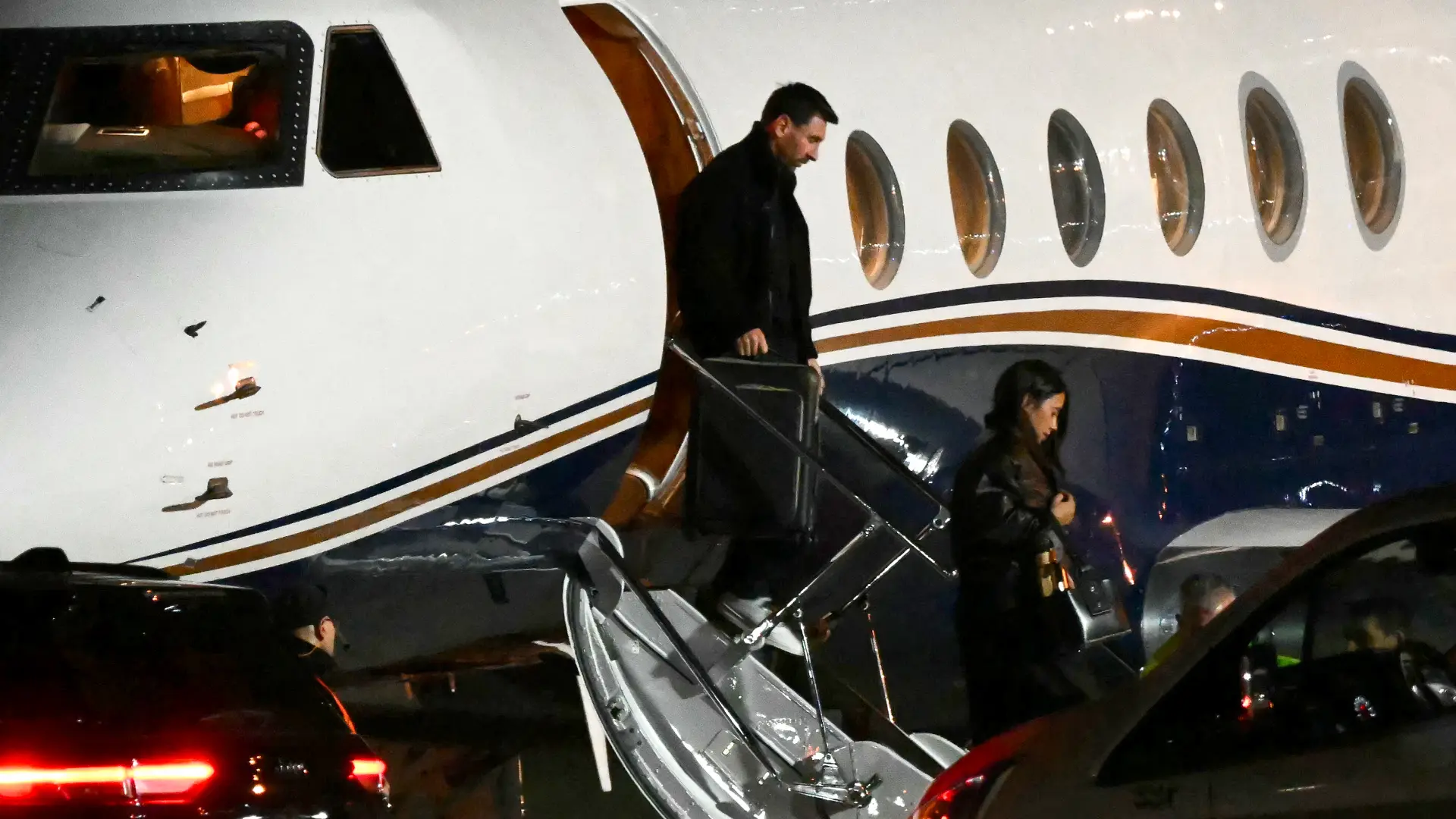 Lionel Messi llegando a Argentina (1)