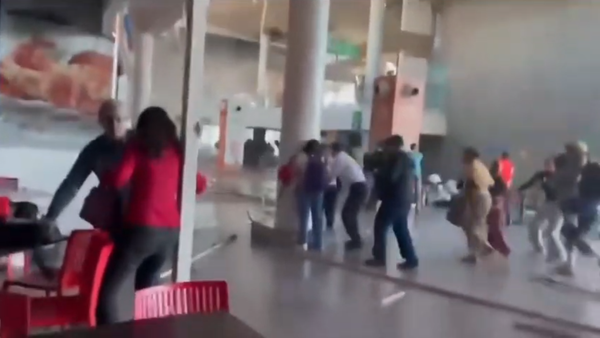 Pasajeros vivieron momentos de pánico en el aeropuerto de Pereira: Otras terminales suspendieron operaciones Pasajeros vivieron momentos de pánico en el aeropuerto de Pereira: Otras terminales suspendieron operaciones