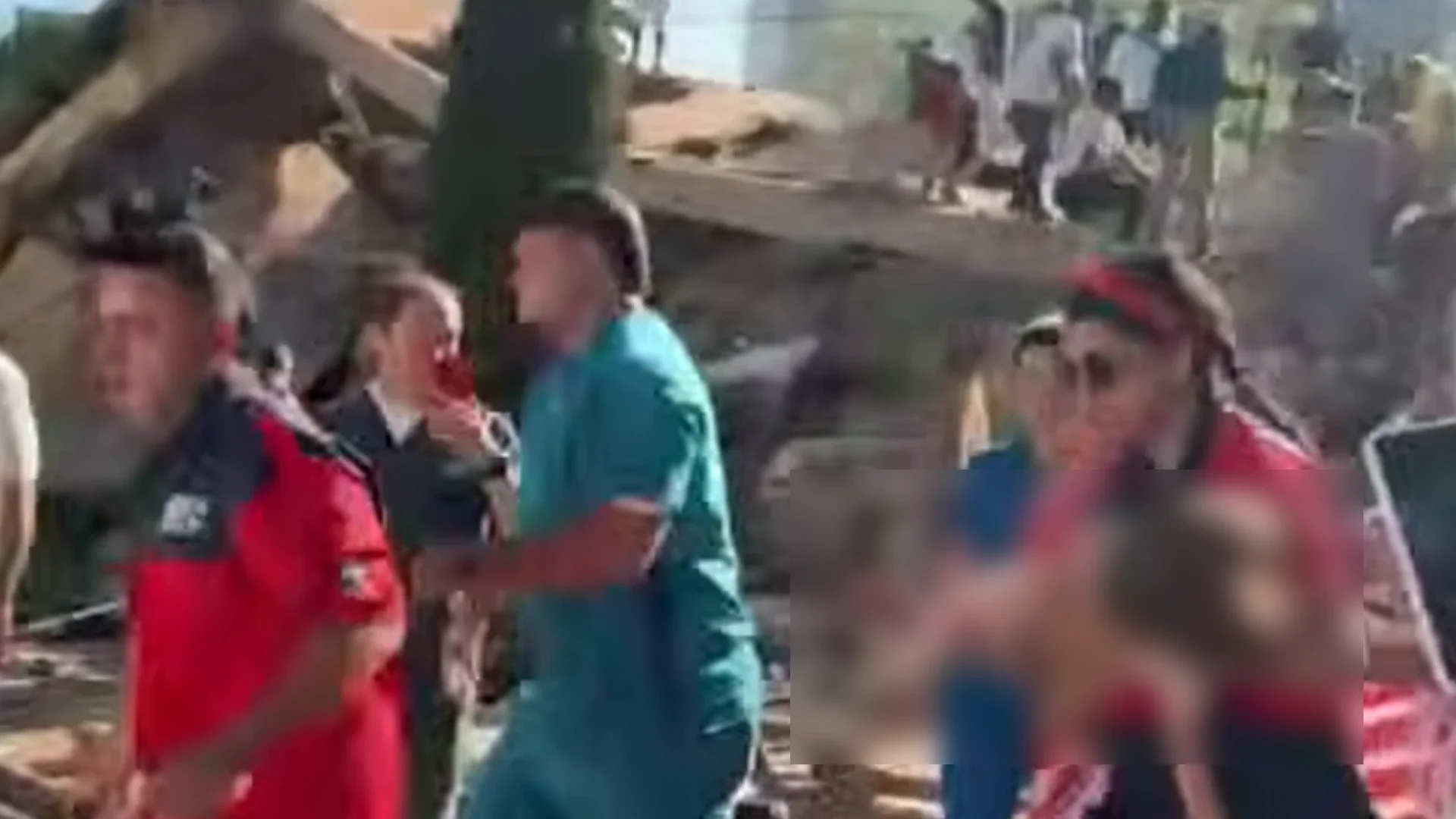 Rescatan a niña en Cali tras sismo.