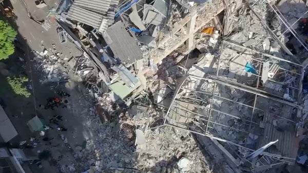 VIDEO | Imágenes aéreas de Pereira muestran edificios colapsados tras el sismo de 7.4 en Colombia VIDEO | Imágenes aéreas de Pereira muestran edificios colapsados tras el sismo de 7.4 en Colombia