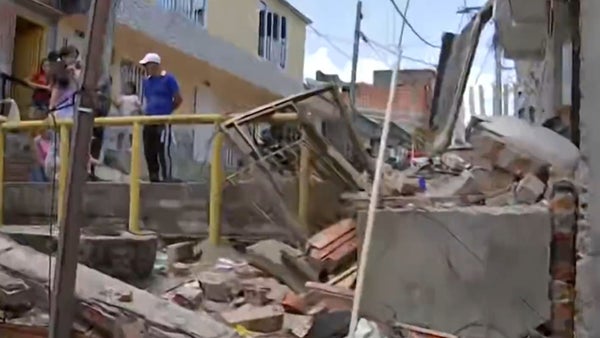 “Estamos a la intemperie”: damnificados en Quimbaya piden garantías tras perder sus viviendas por el terremoto “Estamos a la intemperie”: damnificados en Quimbaya piden garantías tras perder sus viviendas por el terremoto