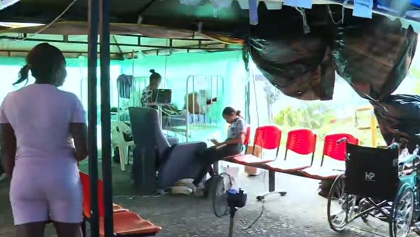 Hospital de Buenaventura en riesgo de colapso: atienden a los pacientes en carpas tras el terremoto Hospital de Buenaventura en riesgo de colapso: atienden a los pacientes en carpas tras el terremoto