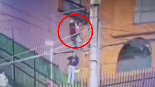 VIDEO | Ladrones rompieron la reja de un conjunto e ingresaron a una vivienda: la Policía ya les tenía la pista VIDEO | Ladrones rompieron la reja de un conjunto e ingresaron a una vivienda: la Policía ya les tenía la pista