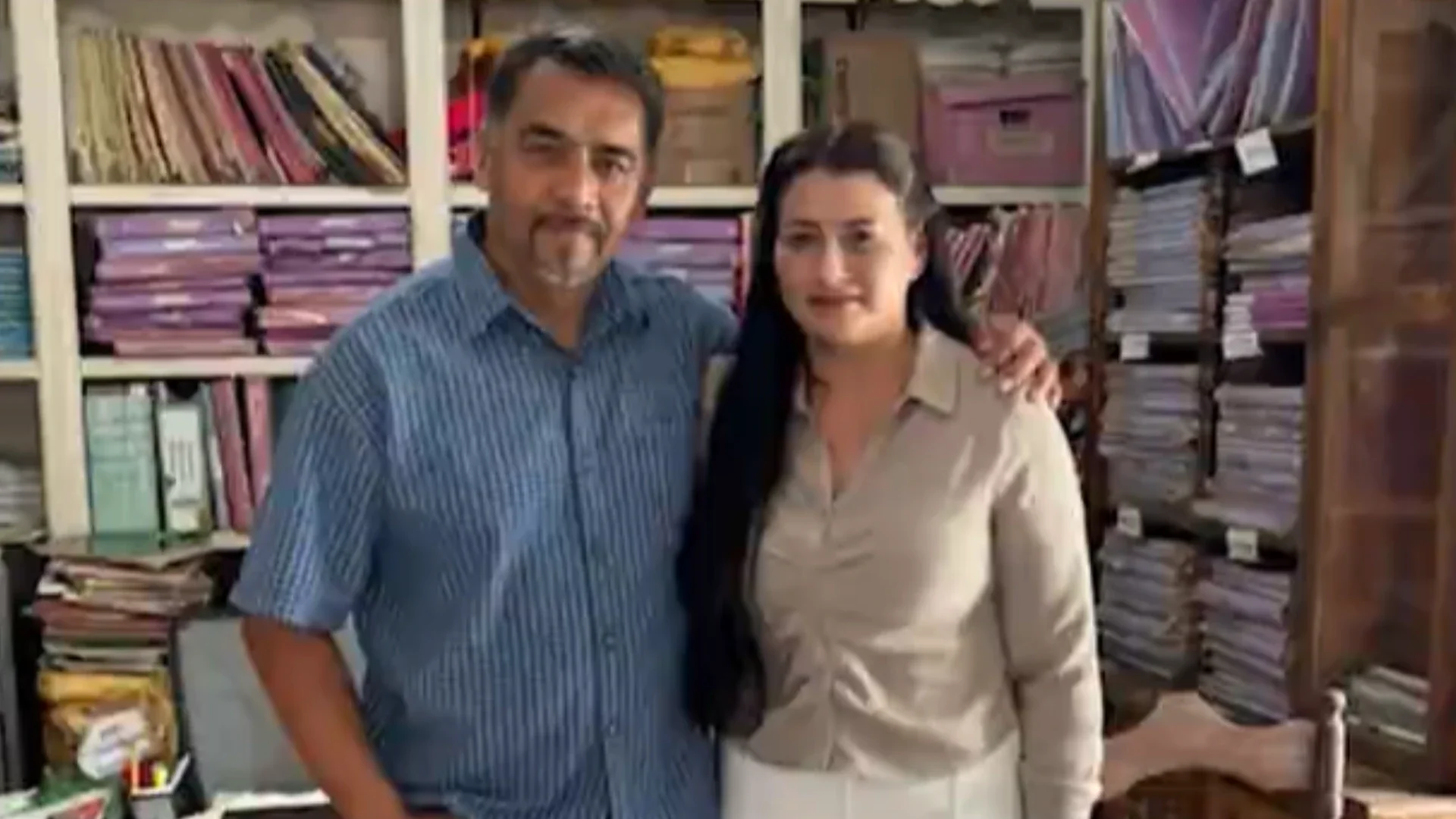 Pareja mexicana es buscada tras el terremoto.