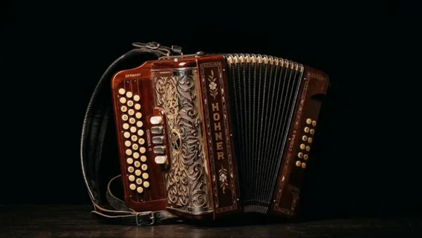 Se conoció el parte médico de cantante de vallenato que cayó de una tarima en pleno concierto Se conoció el parte médico de cantante de vallenato que cayó de una tarima en pleno concierto