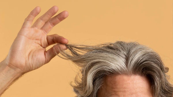 ¿Por qué salen las canas? La ciencia explica qué hace que el cabello pierda su color