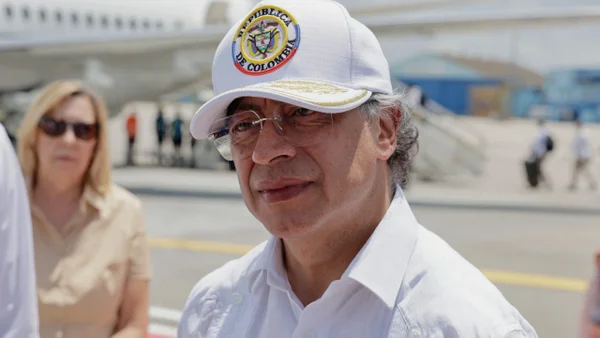 Mamá de Kevin Acosta le pidió al presidente del Congreso no dejar salir del país a Gustavo Petro Mamá de Kevin Acosta le pidió al presidente del Congreso no dejar salir del país a Gustavo Petro