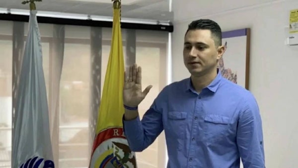 Primicia | Fiscalía investiga al defensor regional de Ocaña, sobrino de alias Silvana Guerrero, por presunta filtración de información al ELN Primicia | Fiscalía investiga al defensor regional de Ocaña, sobrino de alias Silvana Guerrero, por presunta filtración de información al ELN