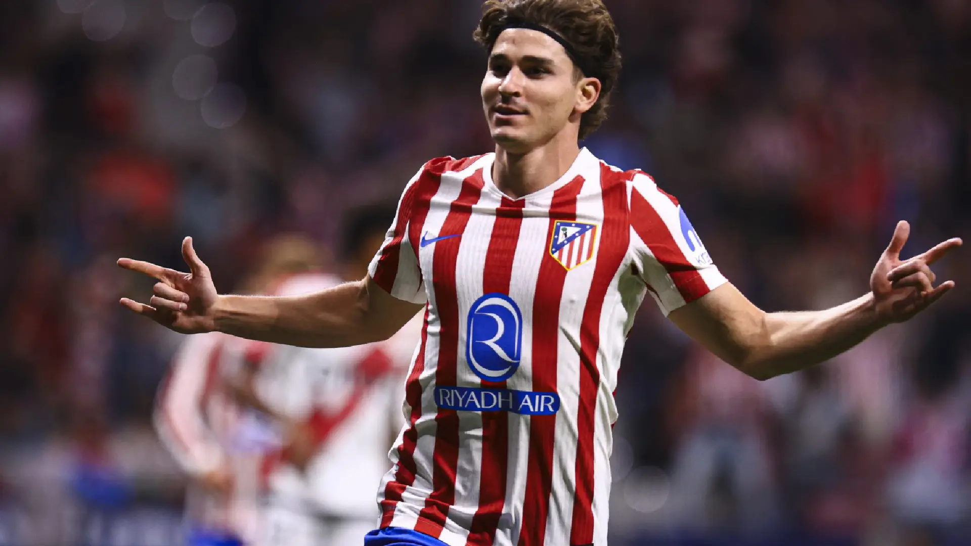 Hinchas de Atlético de Madrid piden que Julian Álvarez se vaya.
