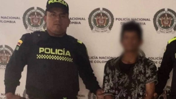 Hombre fue sorprendido abusando sexualmente de una gallina en una zona boscosa de Tolima Hombre fue sorprendido abusando sexualmente de una gallina en una zona boscosa de Tolima