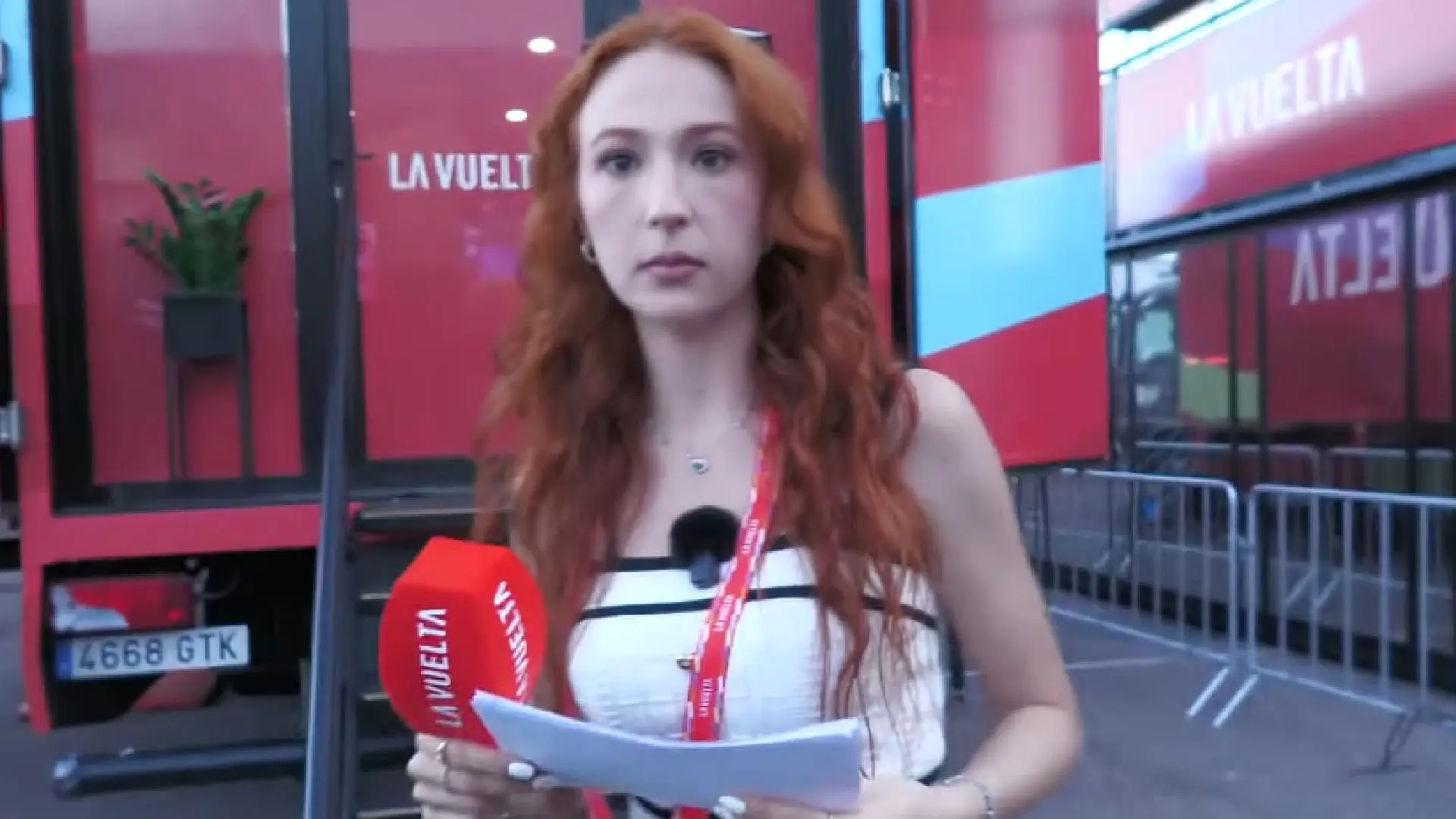 Influencer Erola Jons acusada de acoso en la Vuelta a España.
