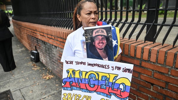 Familias exigen disculpas de Venezuela por migrantes deportados que murieron en terremotos tras llegar de EE.UU