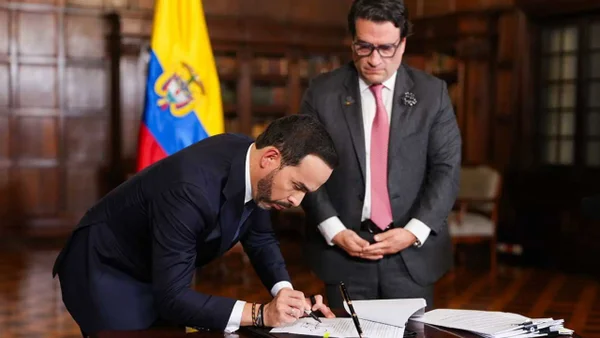 Presidente De La Espriella autorizó extradición de cinco exnegociadores de paz, ¿Quiénes son?
