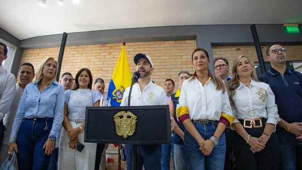 Gobierno anunció recompensa de 50 millones y congelación de créditos por incendios forestales Gobierno anunció recompensa de 50 millones y congelación de créditos por incendios forestales