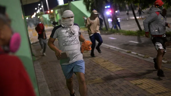 Buscan ponerle freno a los encapuchados que cometan crímenes durante protestas