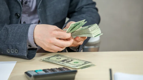 Con el dólar en mínimos desde 2019, ¿es buen momento para invertir? Con el dólar en mínimos desde 2019, ¿es buen momento para invertir?