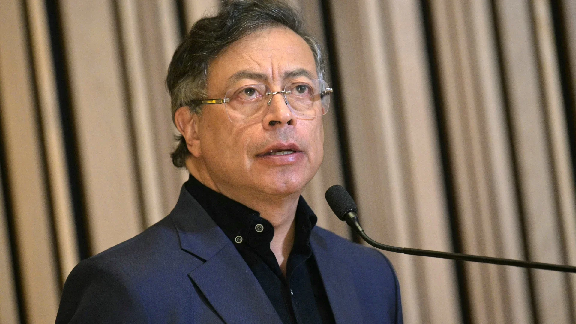 Le cancelaron dos tiquetes al expresidente Petro.