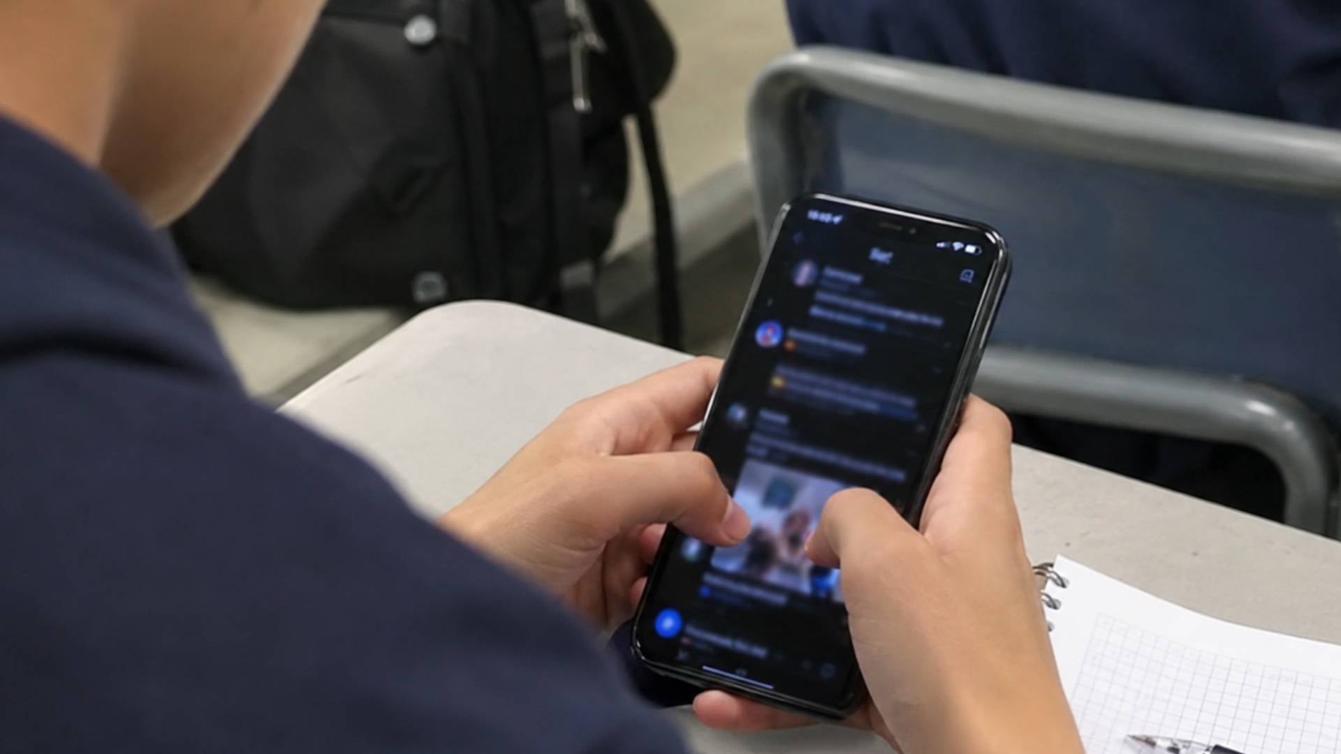 Restricción del celular en colegios de Bogotá.