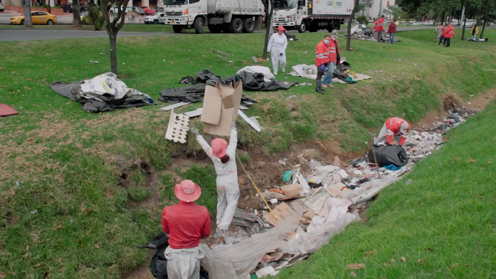 Alcaldía de Bogotá levanta 14 cambuches en calle 36 en Bogotá.
