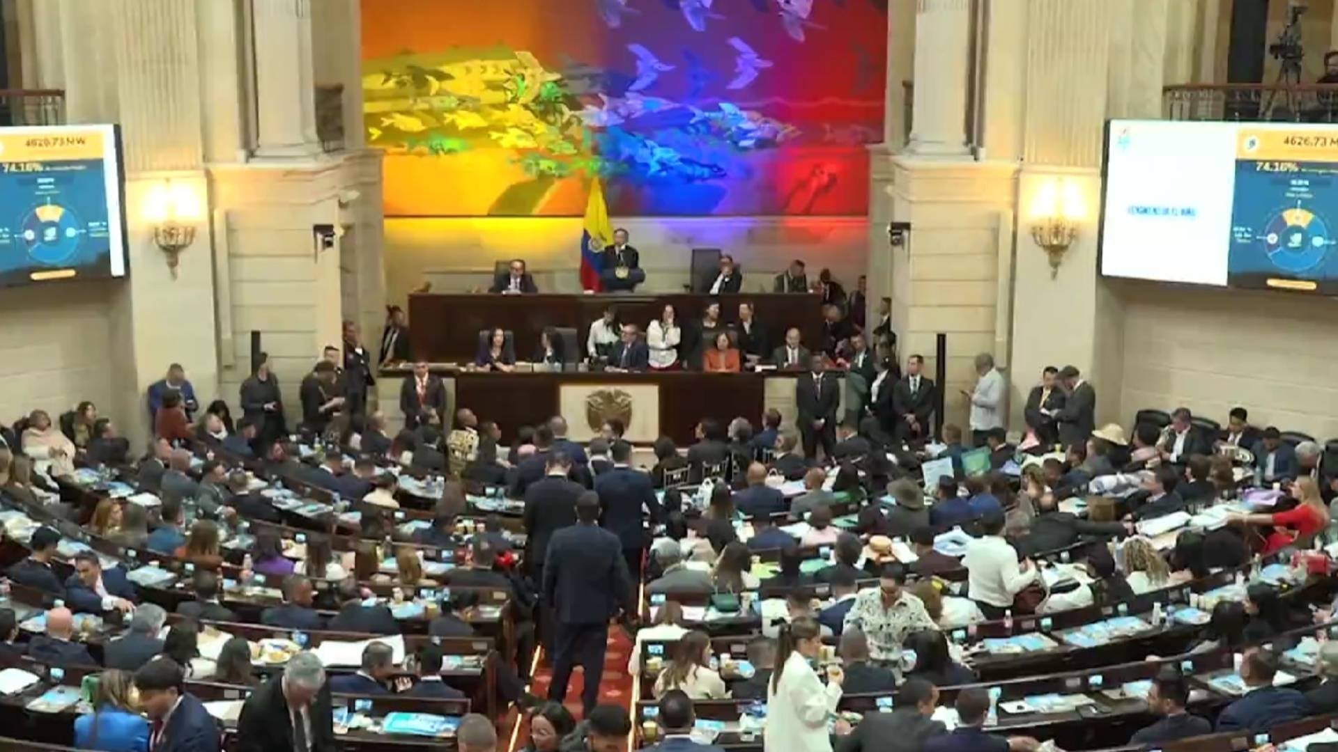 Demanda contra las comisiones de la Cámara