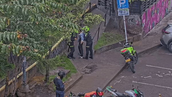 Se hacía pasar por cuidador de carros para vender drogas en Bogotá: este fue el detalle que lo delató Se hacía pasar por cuidador de carros para vender drogas en Bogotá: este fue el detalle que lo delató