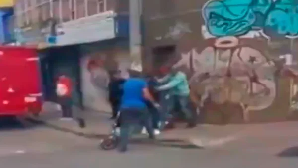 Video revela posible trampa para robar a motociclistas en el sur de Bogotá Video revela posible trampa para robar a motociclistas en el sur de Bogotá