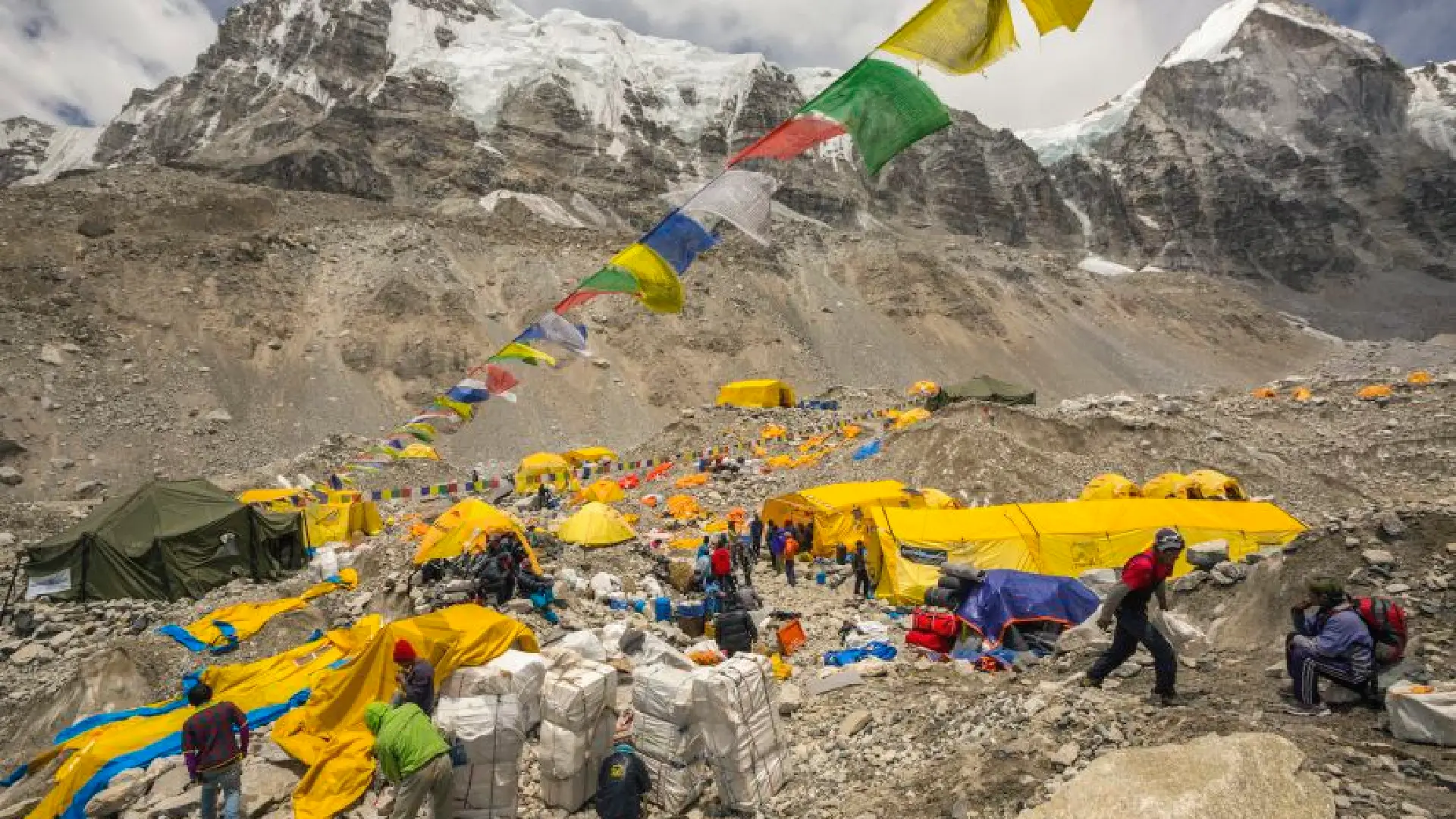 Crisis en el Everest por acumulación de basura.