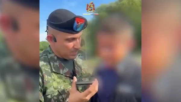 La emotiva llamada de una abuela con su nieto que había sido reclutado por el ELN La emotiva llamada de una abuela con su nieto que había sido reclutado por el ELN