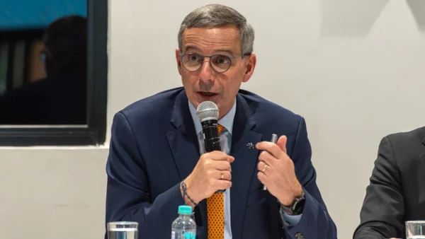 Salario mínimo: Minhacienda cuestionó aumento del 23,7% y se refirió a negociación de 2027 Salario mínimo: Minhacienda cuestionó aumento del 23,7% y se refirió a negociación de 2027