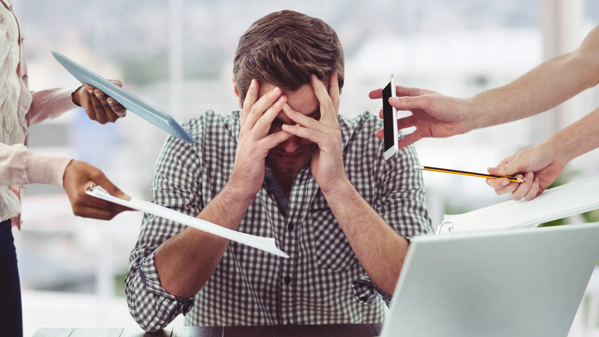 burnout-equipos-financieros-colombia-2026
