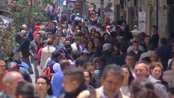 Colombia se enfrenta a un cambio demográfico que pondrá a prueba su sistema de salud y pensiones Colombia se enfrenta a un cambio demográfico que pondrá a prueba su sistema de salud y pensiones