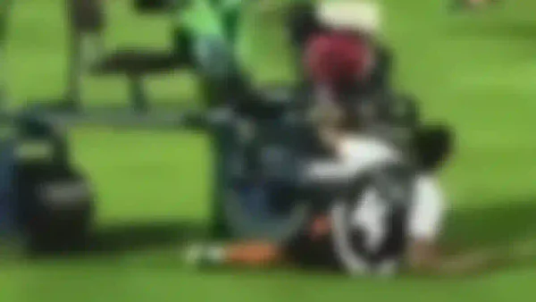 ¡Insólito! Coche arrolló a un jugador en pleno calentamiento de partido ¡Insólito! Coche arrolló a un jugador en pleno calentamiento de partido