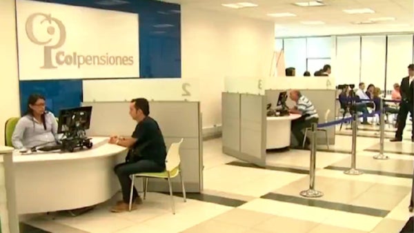 "Colpensiones no tiene la capacidad para atender a 10 millones de afiliados": alerta por reforma pensional "Colpensiones no tiene la capacidad para atender a 10 millones de afiliados": alerta por reforma pensional