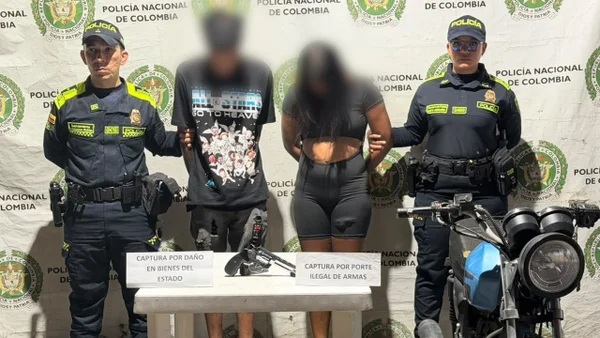 Capturan a pareja que llevaba un arma modificada en una motocicleta en Candelaria