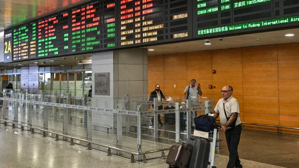 Emiratos Árabes suspenden vuelos de aerolíneas iraníes por sanciones de Estados Unidos Emiratos Árabes suspenden vuelos de aerolíneas iraníes por sanciones de Estados Unidos