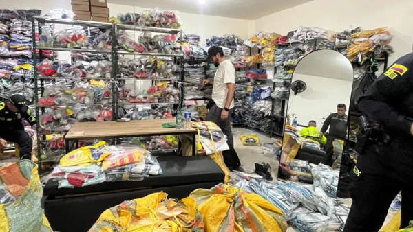 Alertan que los delincuentes están utilizando redes sociales para vender mercancía de contrabando Alertan que los delincuentes están utilizando redes sociales para vender mercancía de contrabando