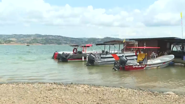 Lago Calima registra una disminución del 30% en sus niveles desde el inicio de El Niño Lago Calima registra una disminución del 30% en sus niveles desde el inicio de El Niño