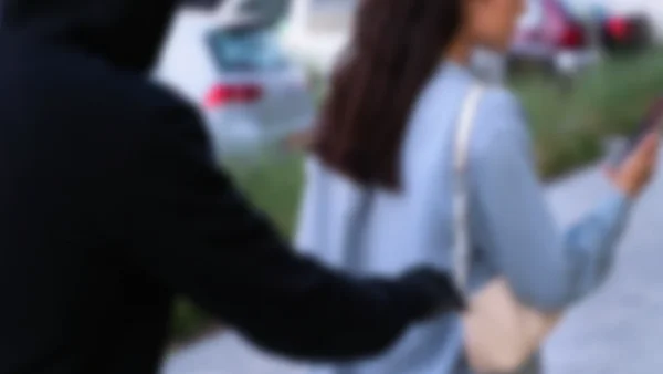 Autoridades alertan modalidad de robo: una conversación aparentemente normal en la calle puede terminar en hurto Autoridades alertan modalidad de robo: una conversación aparentemente normal en la calle puede terminar en hurto
