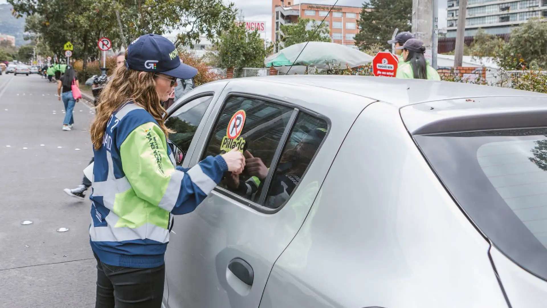 Movilidad Bogotá lanza estrategia contra mal parqueados.