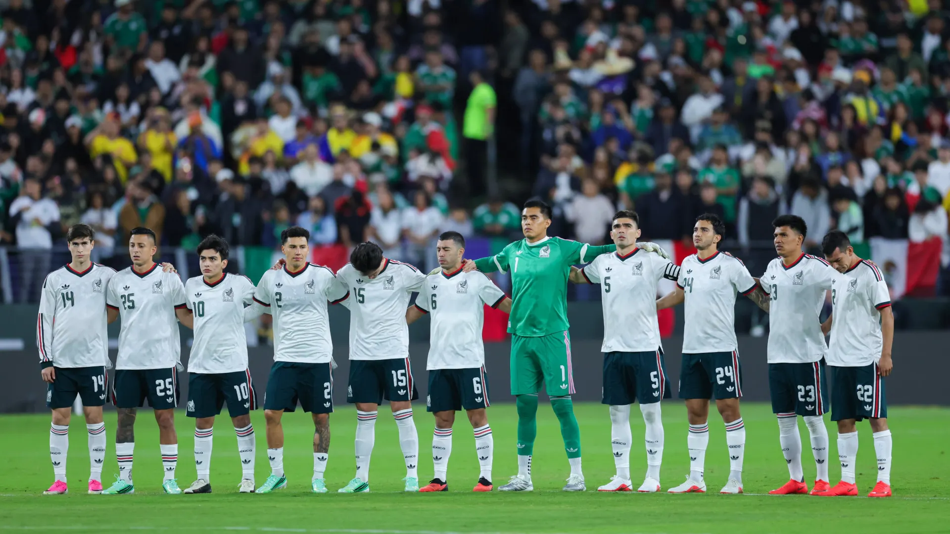 silbidos-minuto-silencio-colombia-mexico-video