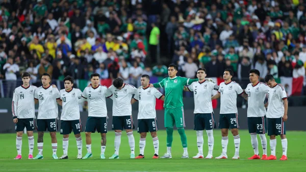 Silbidos durante minuto de silencio por víctimas del terremoto en Colombia vs. México Silbidos durante minuto de silencio por víctimas del terremoto en Colombia vs. México