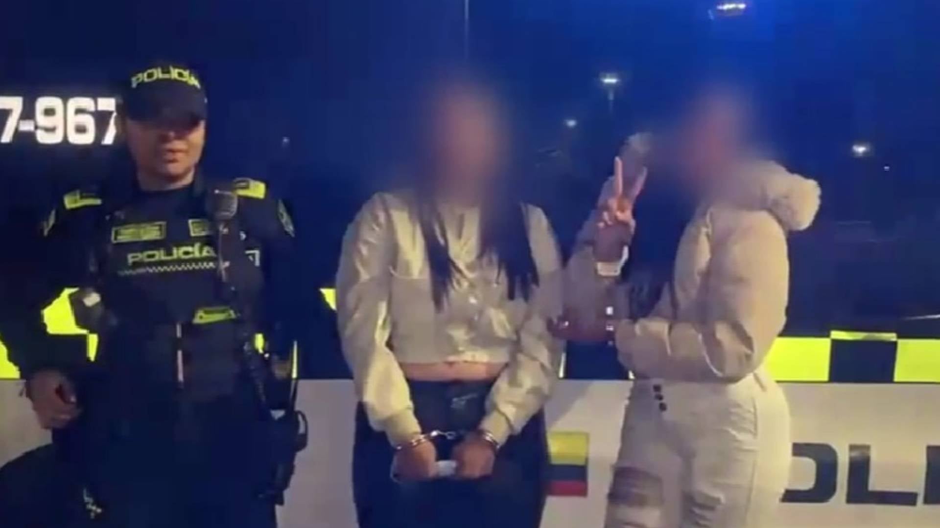 Señaladas de agredir a una funcionaria de Transmilenio