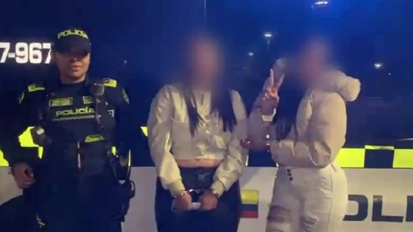 Dos mujeres fueron capturadas tras ser sorprendidas agrediendo físicamente a una guarda de Transmilenio Dos mujeres fueron capturadas tras ser sorprendidas agrediendo físicamente a una guarda de Transmilenio