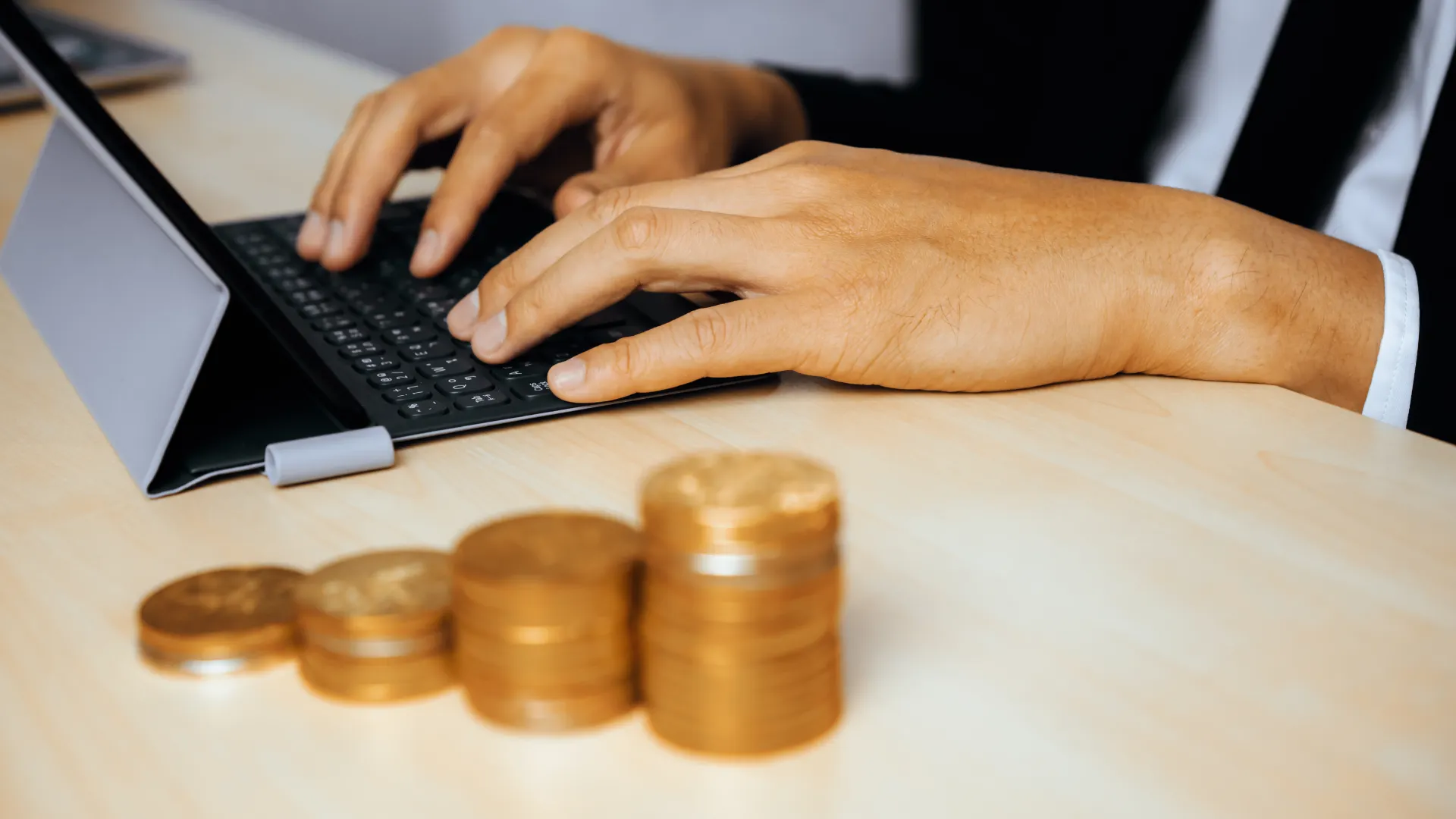 pagos-digitales-colombia-monedas-efectivo