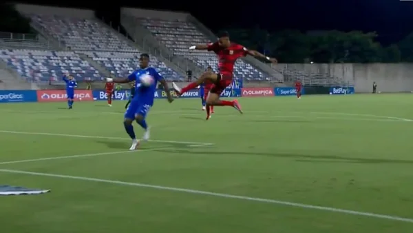 EN VIDEO: este fue el escandaloso penalti que le pitaron en contra a Millonarios EN VIDEO: este fue el escandaloso penalti que le pitaron en contra a Millonarios